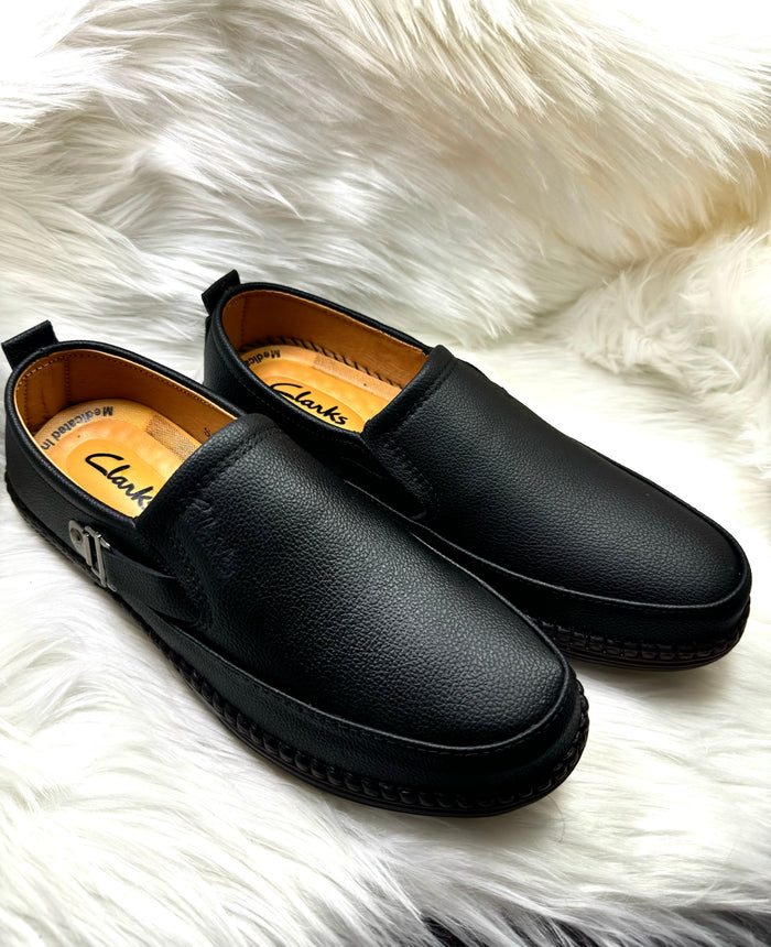Medicated shoes for daily usage to feel comfortable