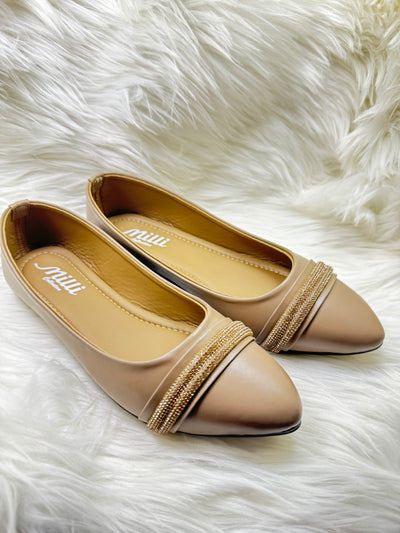 To feel comfort with smart looks wear this pumps